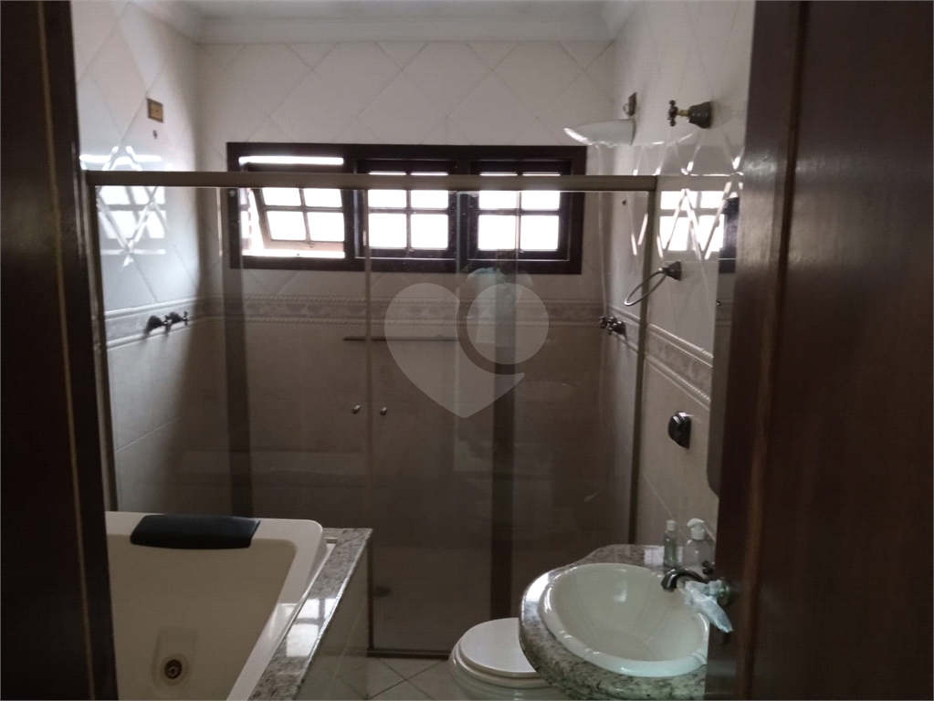 Ótima Casa Próximo ao Horto, com 03 Dormitórios, sendo 01 suíte, Quintal e 03 vagas de garagem