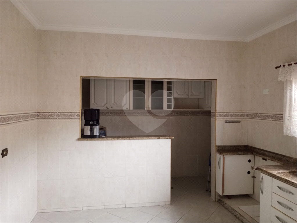 Ótima Casa Próximo ao Horto, com 03 Dormitórios, sendo 01 suíte, Quintal e 03 vagas de garagem