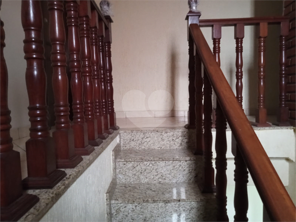 Ótima Casa Próximo ao Horto, com 03 Dormitórios, sendo 01 suíte, Quintal e 03 vagas de garagem