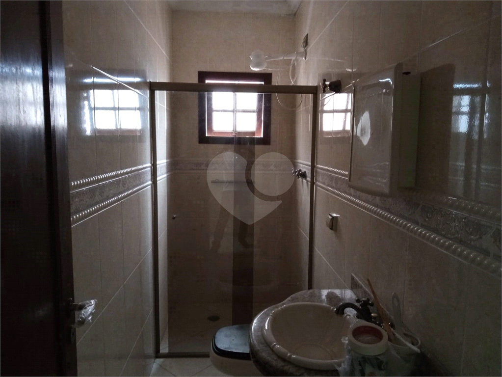 Ótima Casa Próximo ao Horto, com 03 Dormitórios, sendo 01 suíte, Quintal e 03 vagas de garagem
