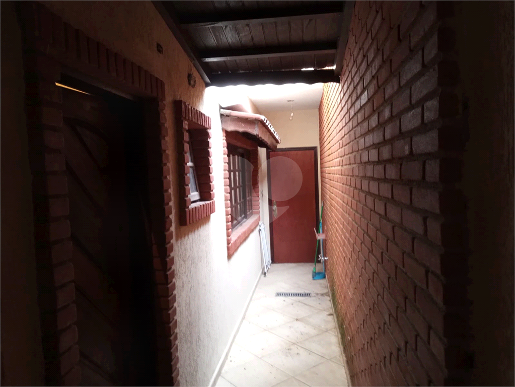 Ótima Casa Próximo ao Horto, com 03 Dormitórios, sendo 01 suíte, Quintal e 03 vagas de garagem