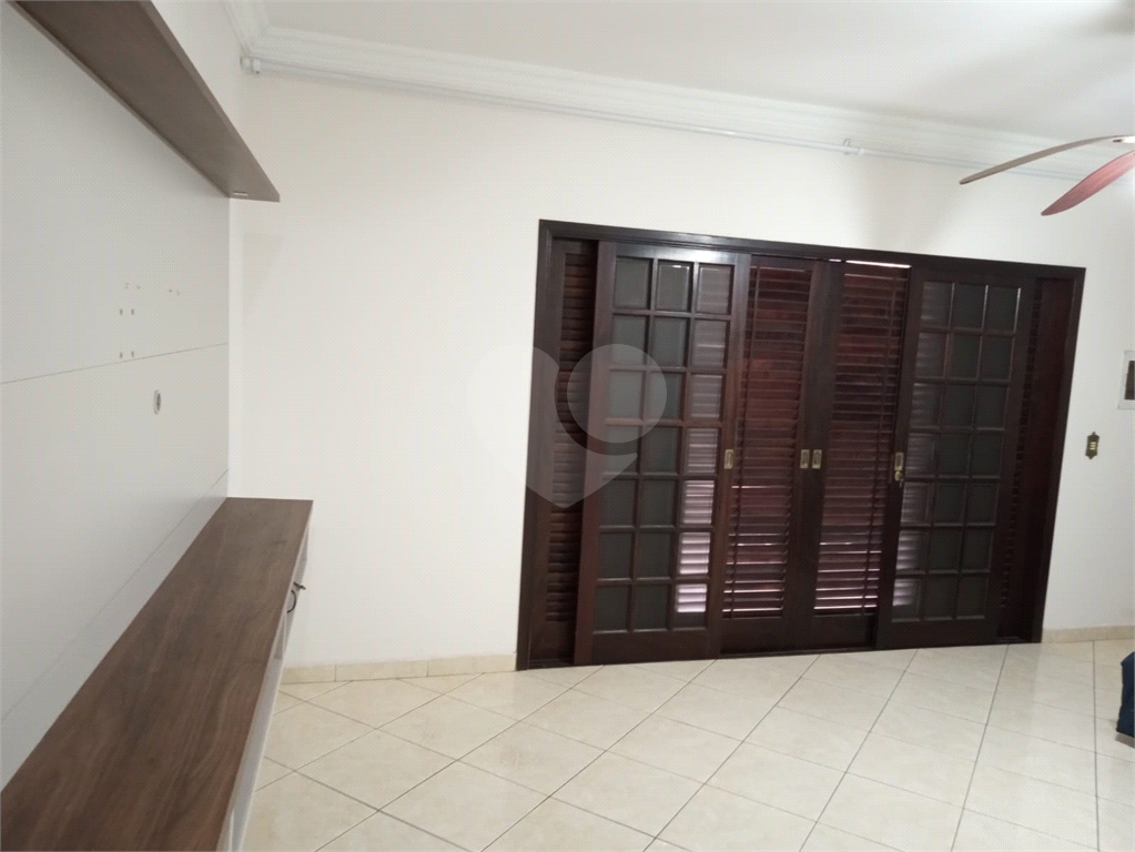 Ótima Casa Próximo ao Horto, com 03 Dormitórios, sendo 01 suíte, Quintal e 03 vagas de garagem
