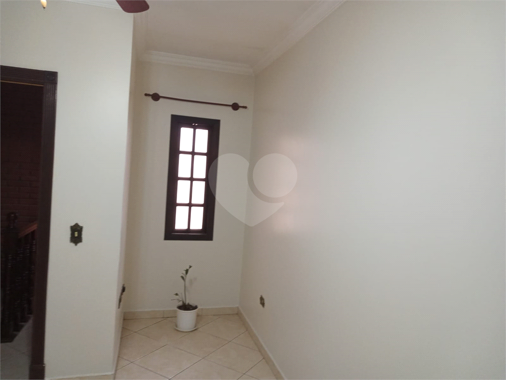 Ótima Casa Próximo ao Horto, com 03 Dormitórios, sendo 01 suíte, Quintal e 03 vagas de garagem