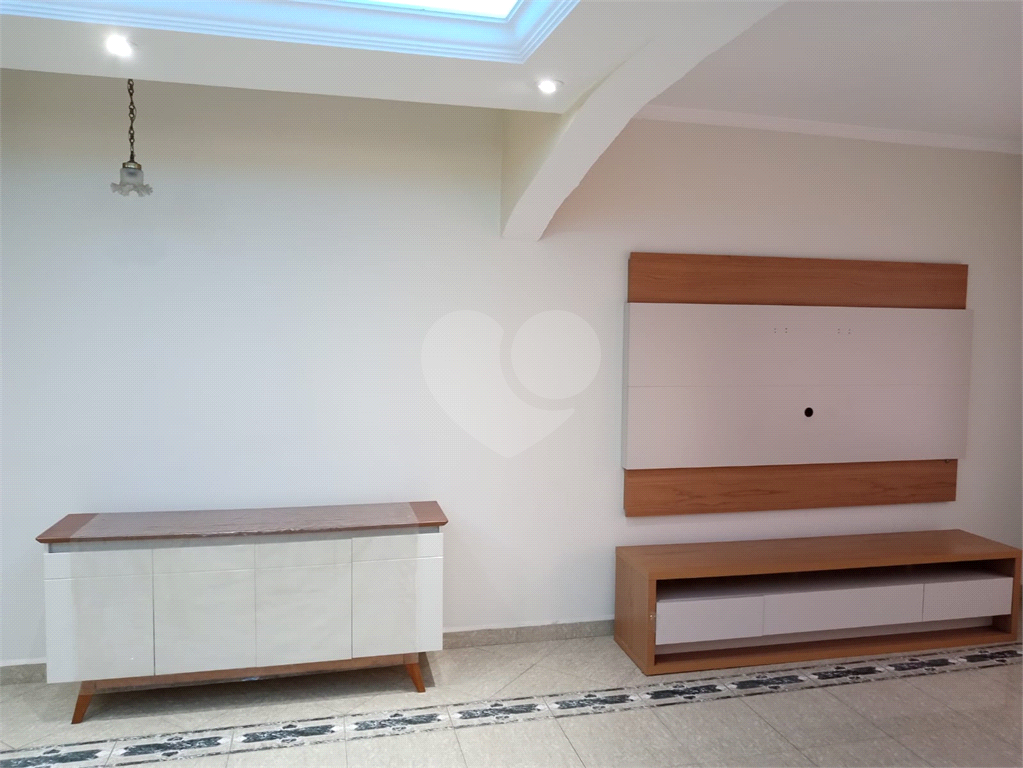 Ótima Casa Próximo ao Horto, com 03 Dormitórios, sendo 01 suíte, Quintal e 03 vagas de garagem