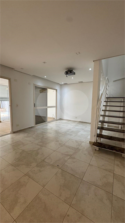 Sobrado 3 Domitórios e (uma suíte) - 192m² - 2 Vagas cobertas - Tamboré 6 - Alphaville