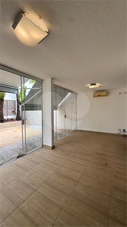 Sobrado 3 Domitórios e (uma suíte) - 192m² - 2 Vagas cobertas - Tamboré 6 - Alphaville