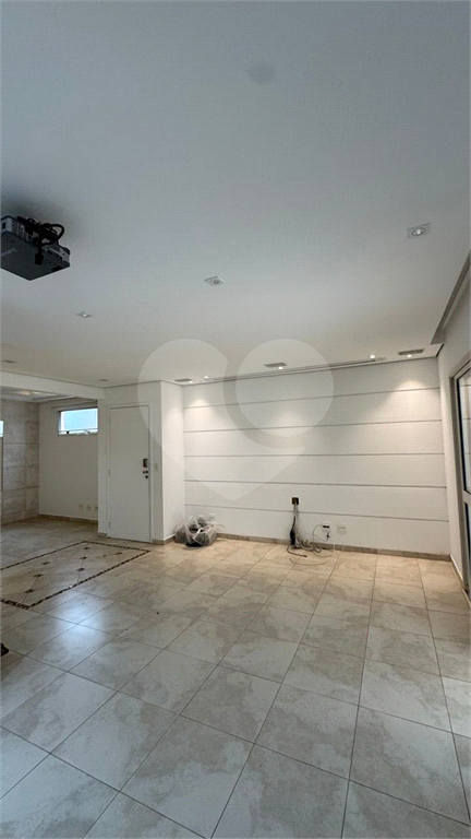Sobrado 3 Domitórios e (uma suíte) - 192m² - 2 Vagas cobertas - Tamboré 6 - Alphaville