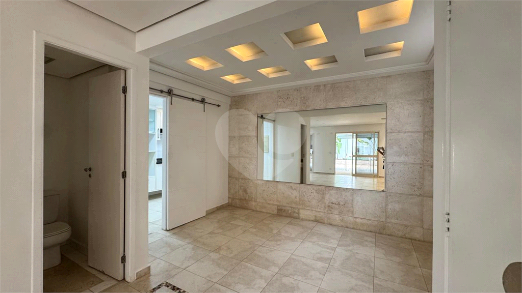 Sobrado 3 Domitórios e (uma suíte) - 192m² - 2 Vagas cobertas - Tamboré 6 - Alphaville