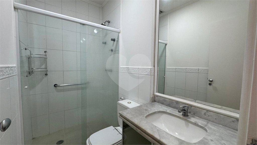 Sobrado 3 Domitórios e (uma suíte) - 192m² - 2 Vagas cobertas - Tamboré 6 - Alphaville