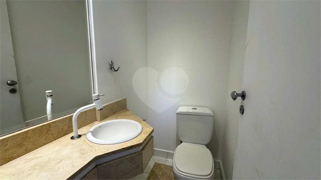 Sobrado 3 Domitórios e (uma suíte) - 192m² - 2 Vagas cobertas - Tamboré 6 - Alphaville