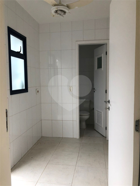 Sobrado 3 Domitórios e (uma suíte) - 192m² - 2 Vagas cobertas - Tamboré 6 - Alphaville