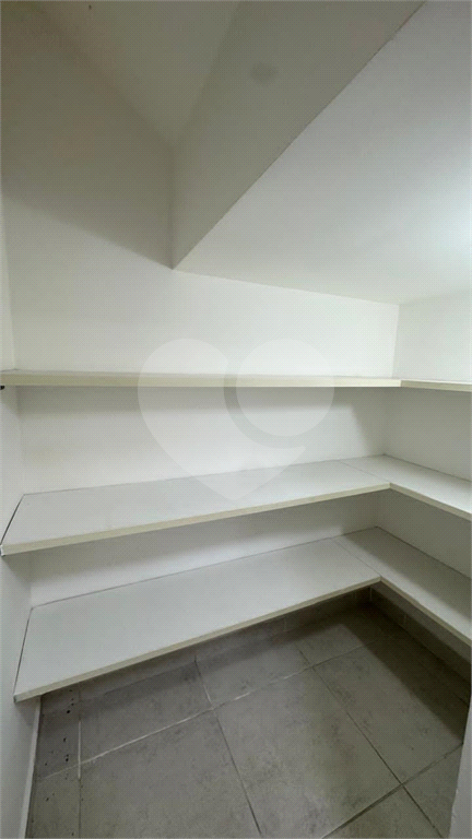 Sobrado 3 Domitórios e (uma suíte) - 192m² - 2 Vagas cobertas - Tamboré 6 - Alphaville