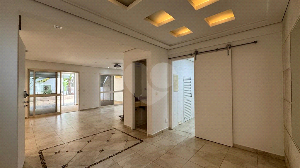 Sobrado 3 Domitórios e (uma suíte) - 192m² - 2 Vagas cobertas - Tamboré 6 - Alphaville