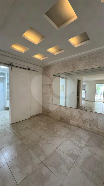 Sobrado 3 Domitórios e (uma suíte) - 192m² - 2 Vagas cobertas - Tamboré 6 - Alphaville