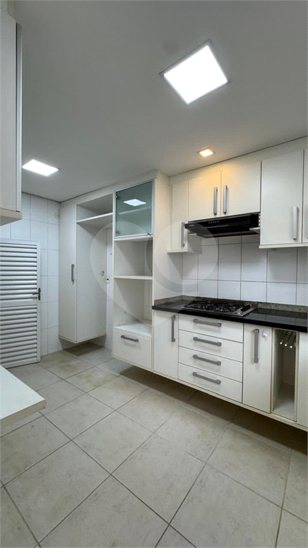 Sobrado 3 Domitórios e (uma suíte) - 192m² - 2 Vagas cobertas - Tamboré 6 - Alphaville