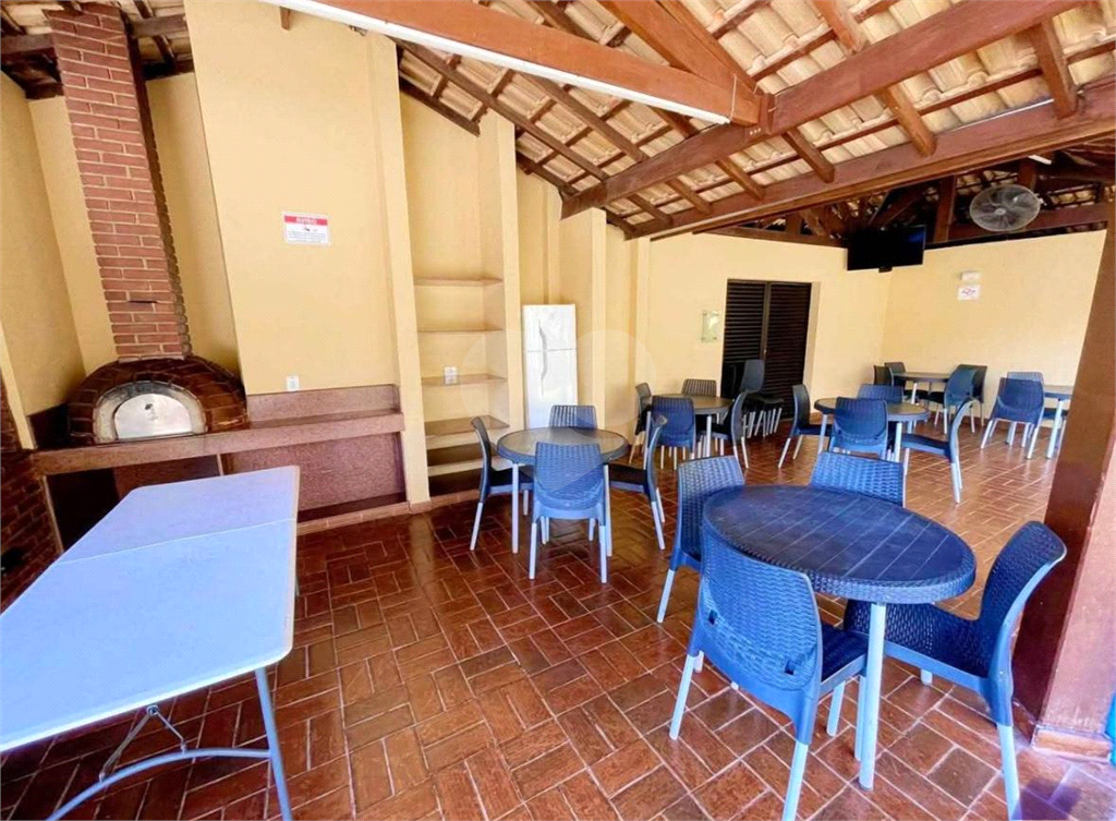 Sobrado 3 Domitórios e (uma suíte) - 192m² - 2 Vagas cobertas - Tamboré 6 - Alphaville