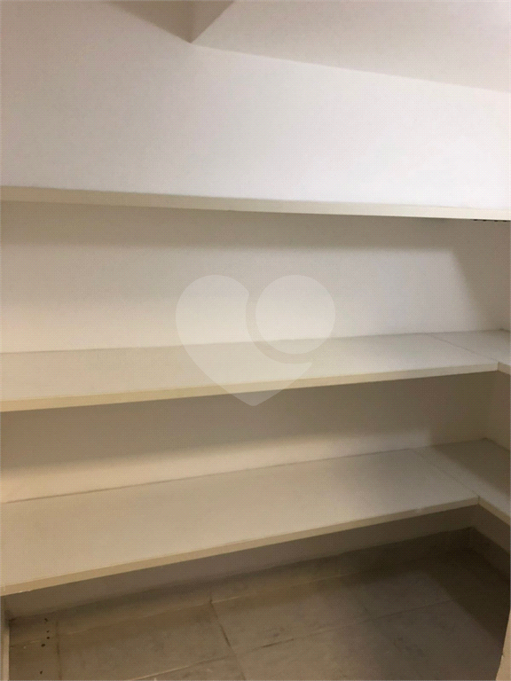 Sobrado 3 Domitórios e (uma suíte) - 192m² - 2 Vagas cobertas - Tamboré 6 - Alphaville