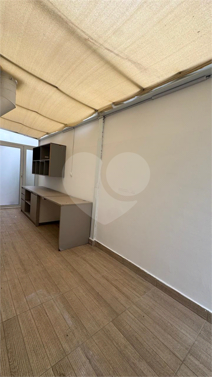 Sobrado 3 Domitórios e (uma suíte) - 192m² - 2 Vagas cobertas - Tamboré 6 - Alphaville