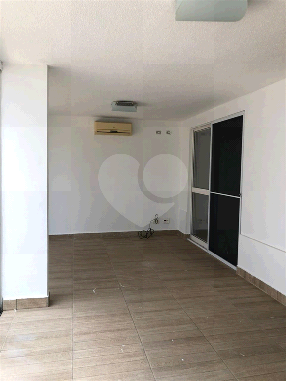 Sobrado 3 Domitórios e (uma suíte) - 192m² - 2 Vagas cobertas - Tamboré 6 - Alphaville