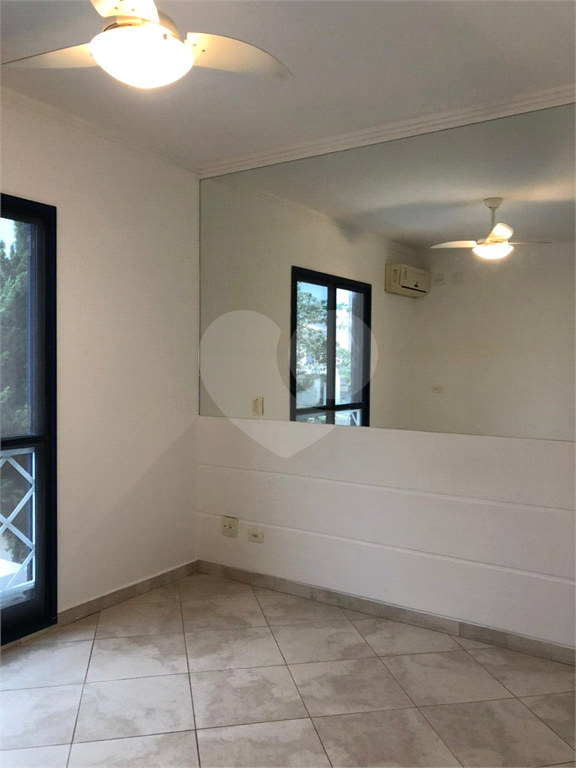 Sobrado 3 Domitórios e (uma suíte) - 192m² - 2 Vagas cobertas - Tamboré 6 - Alphaville