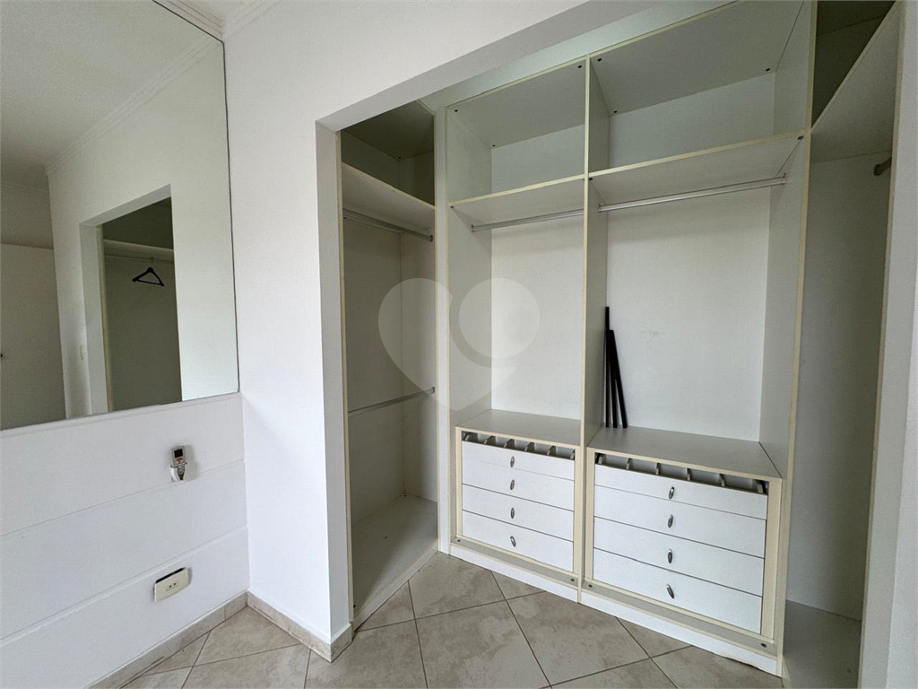 Sobrado 3 Domitórios e (uma suíte) - 192m² - 2 Vagas cobertas - Tamboré 6 - Alphaville