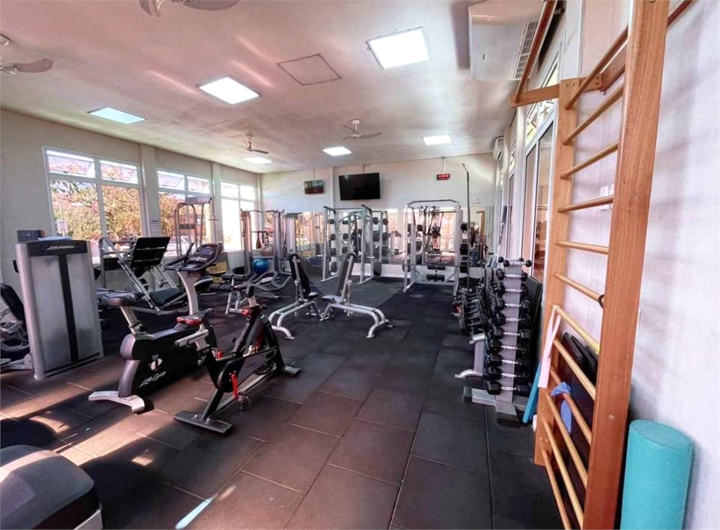 Sobrado 3 Domitórios e (uma suíte) - 192m² - 2 Vagas cobertas - Tamboré 6 - Alphaville
