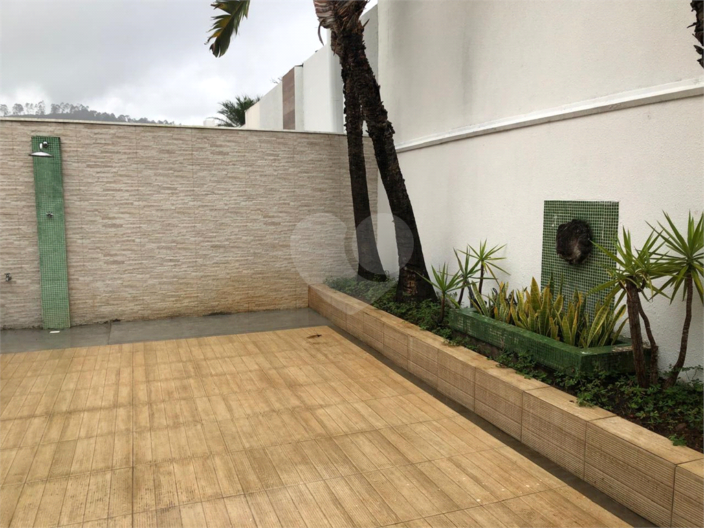 Sobrado 3 Domitórios e (uma suíte) - 192m² - 2 Vagas cobertas - Tamboré 6 - Alphaville