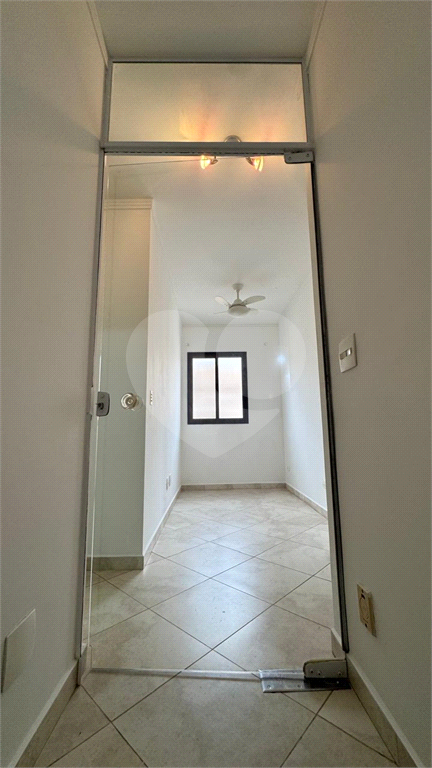 Sobrado 3 Domitórios e (uma suíte) - 192m² - 2 Vagas cobertas - Tamboré 6 - Alphaville