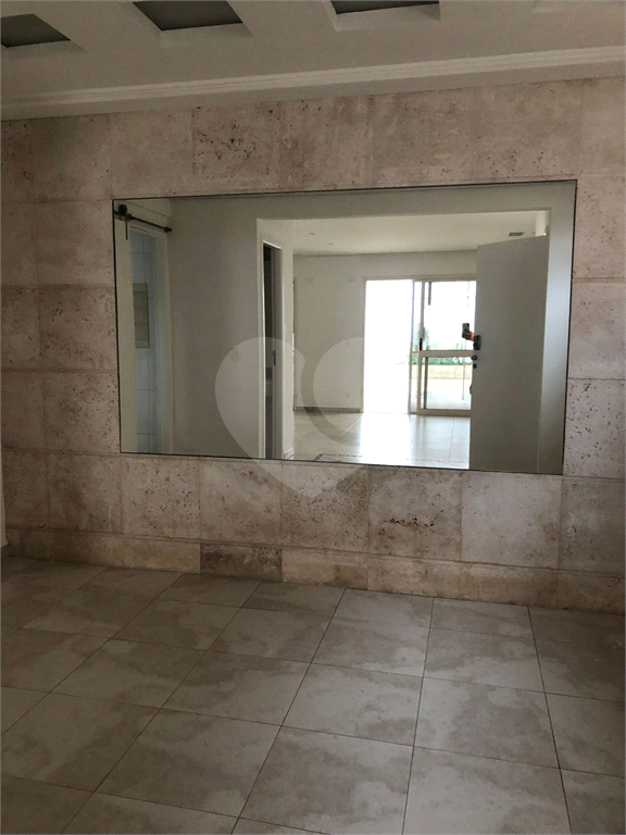 Sobrado 3 Domitórios e (uma suíte) - 192m² - 2 Vagas cobertas - Tamboré 6 - Alphaville