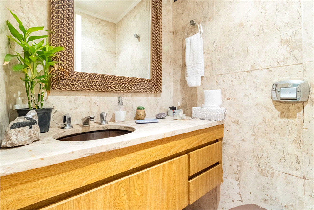 APARTAMENTO em HIGIENÓPOLIS