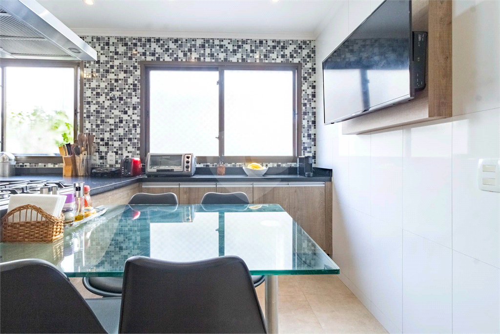 APARTAMENTO em HIGIENÓPOLIS