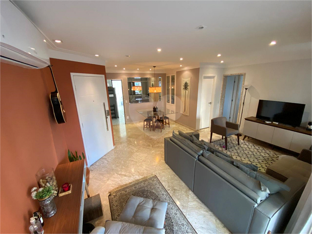 Apartamento Recém Reformado, Mobiliado e Pronto para Morar! 
