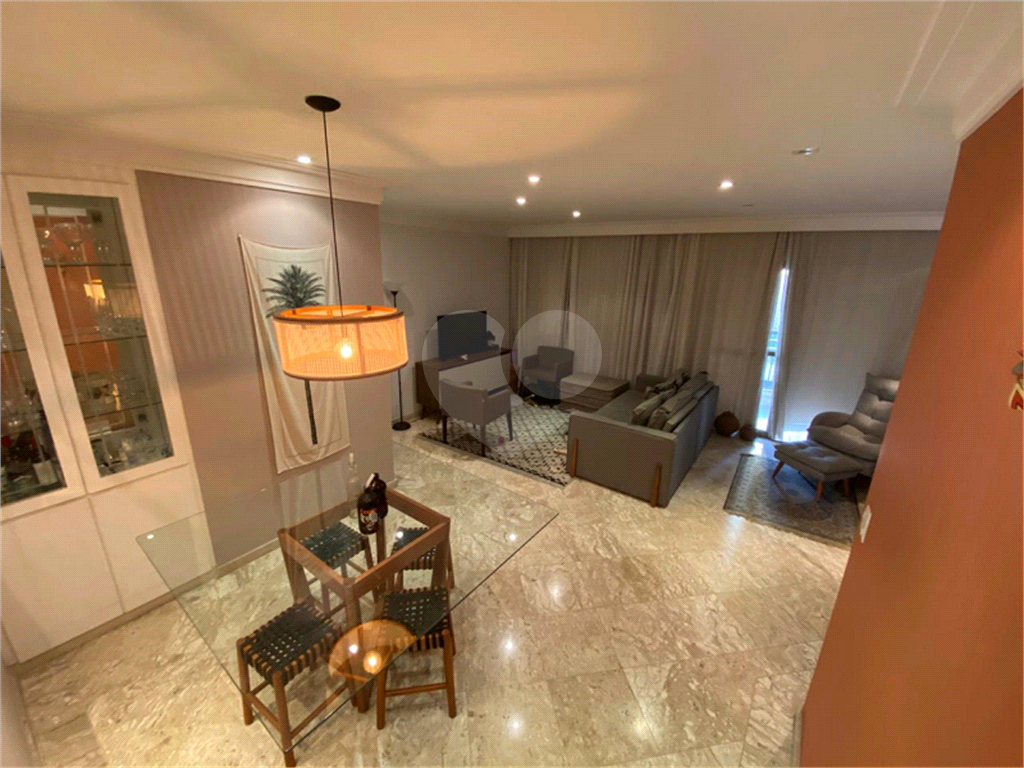 Apartamento Recém Reformado, Mobiliado e Pronto para Morar! 
