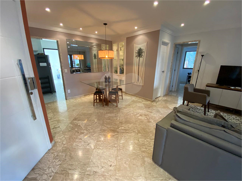 Apartamento Recém Reformado, Mobiliado e Pronto para Morar! 
