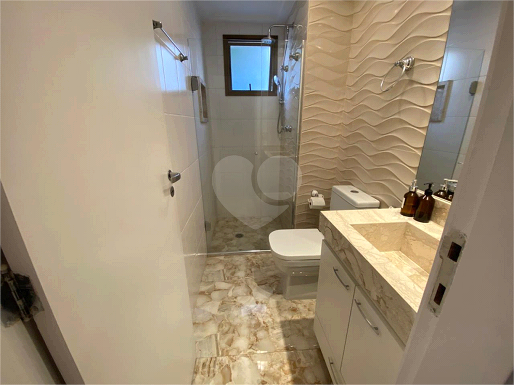 Apartamento Recém Reformado, Mobiliado e Pronto para Morar! 
