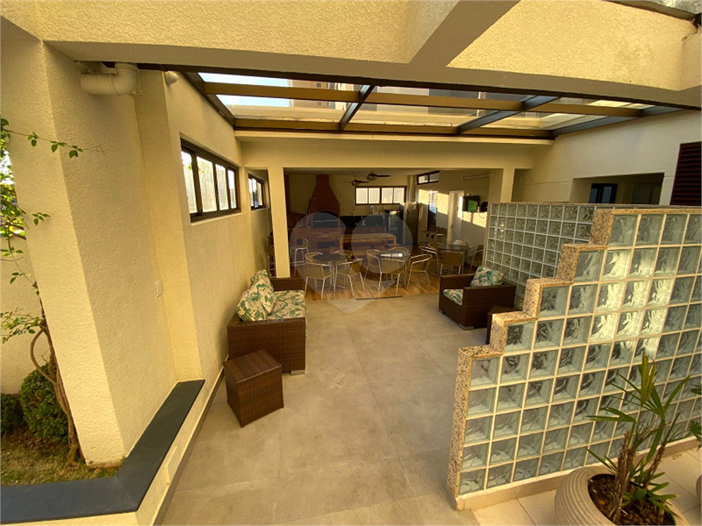 Apartamento Recém Reformado, Mobiliado e Pronto para Morar! 
