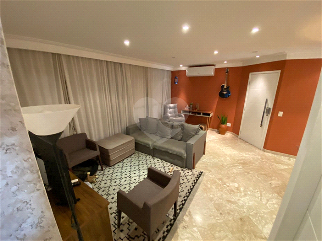 Apartamento Recém Reformado, Mobiliado e Pronto para Morar! 
