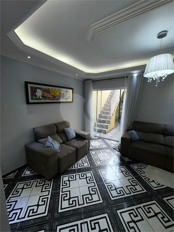 Casa à venda com 4 quartos, 197m² - Foto 1