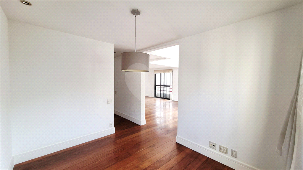 Apartamento Duplex à Venda no Itaim Bibi – 173m², 4 Suítes, 3 Vagas, Varanda e Sala com Pé-Direito Duplo