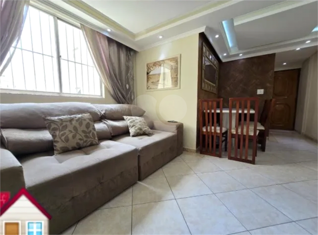 Apartamento Mobiliado à Venda | 2 Dormitórios | 50m² | R$ 320.000
Pronto para Morar | Condomínio Parque Residencial Vitória Régia II
