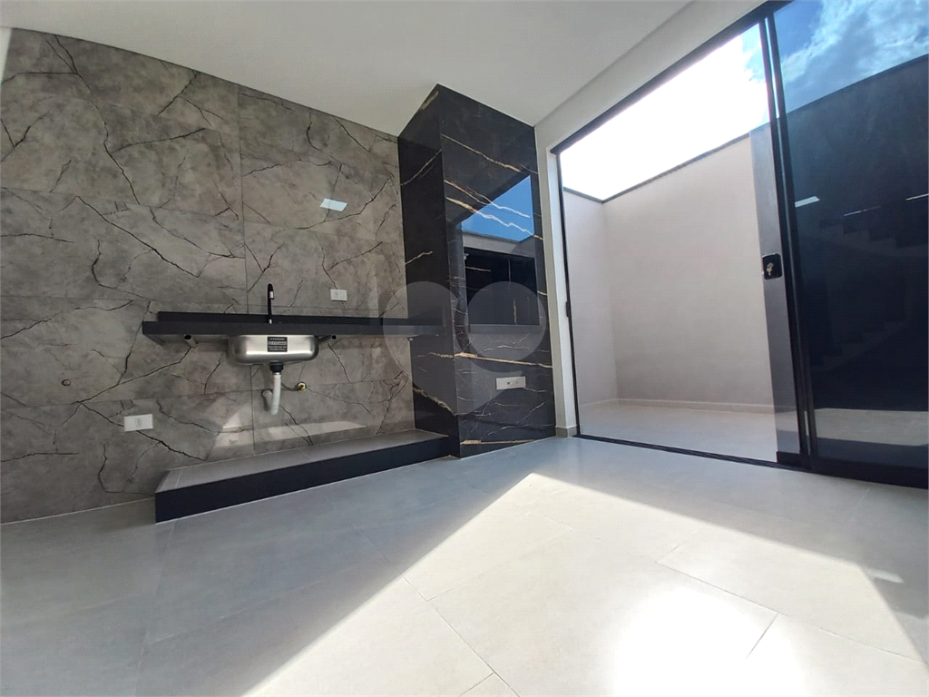 Casa à venda em Vila Roque 3 suítes, 175m², pronta para morar, próxima ao Shopping Santana Parque