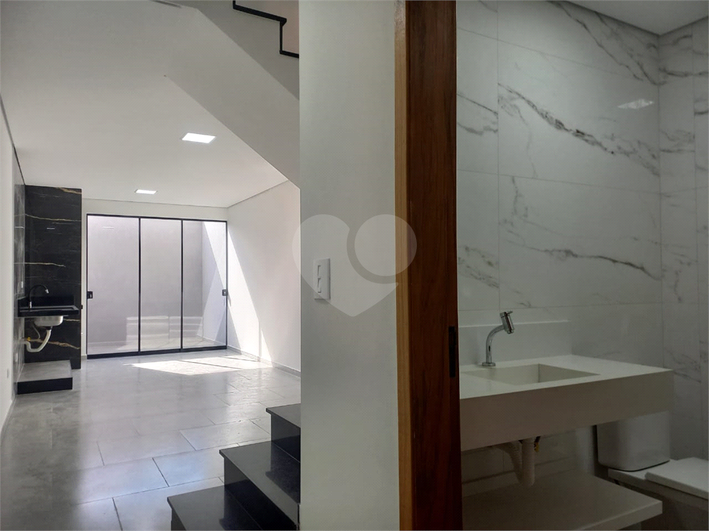 Casa à venda em Vila Roque 3 suítes, 175m², pronta para morar, próxima ao Shopping Santana Parque