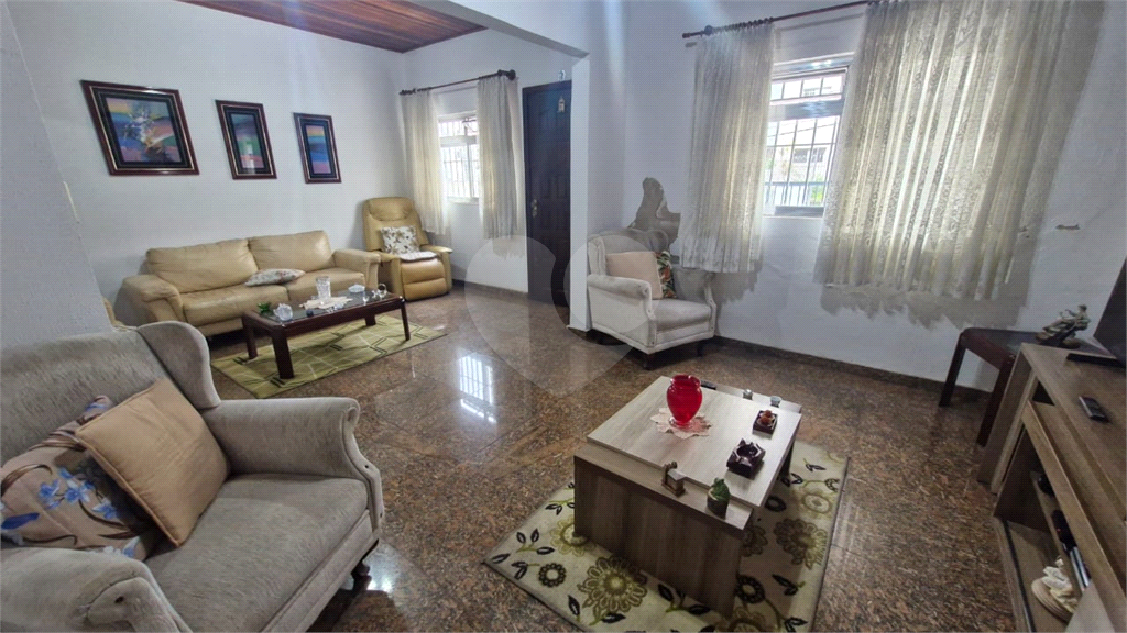 Casa a Venda | 2 dormitórios | 2 vagas no Jd São Paulo