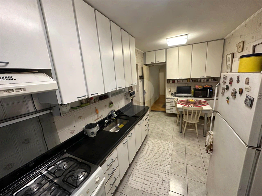APARTAMENTO EM PINHEIROS