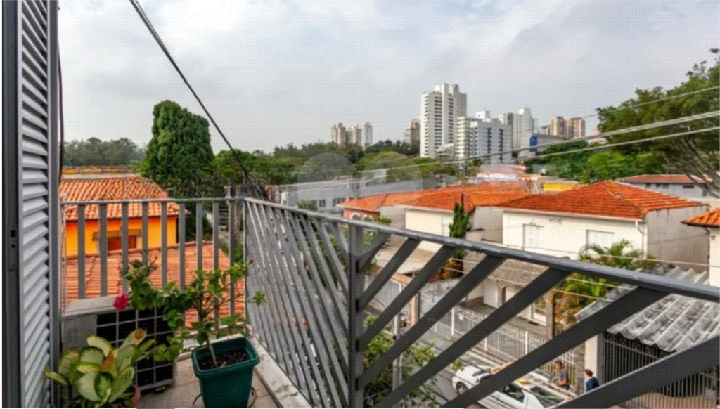 More a apenas 500 metros do Parque da Aclimação. 