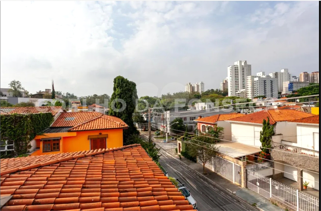 More a apenas 500 metros do Parque da Aclimação. 