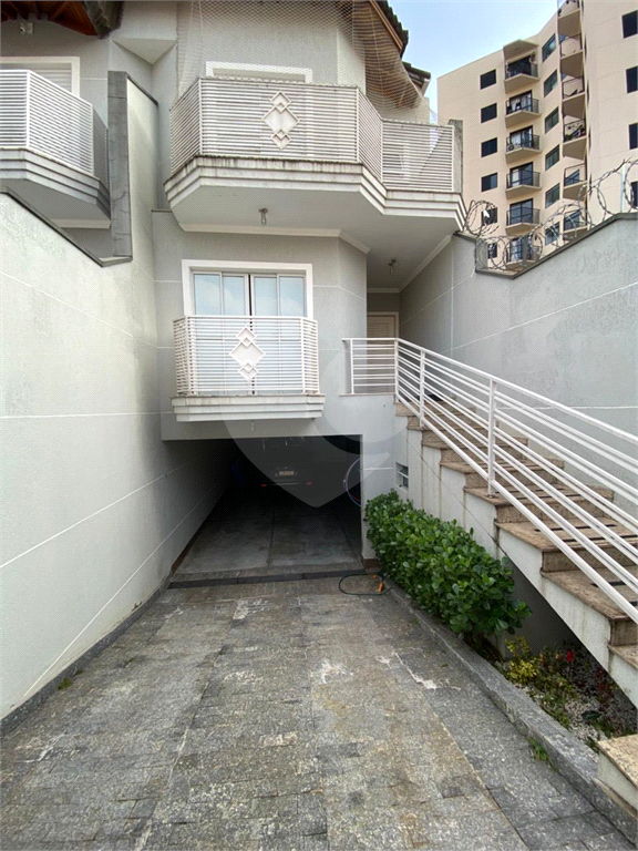 Casa com 3 suítes e piscina à venda