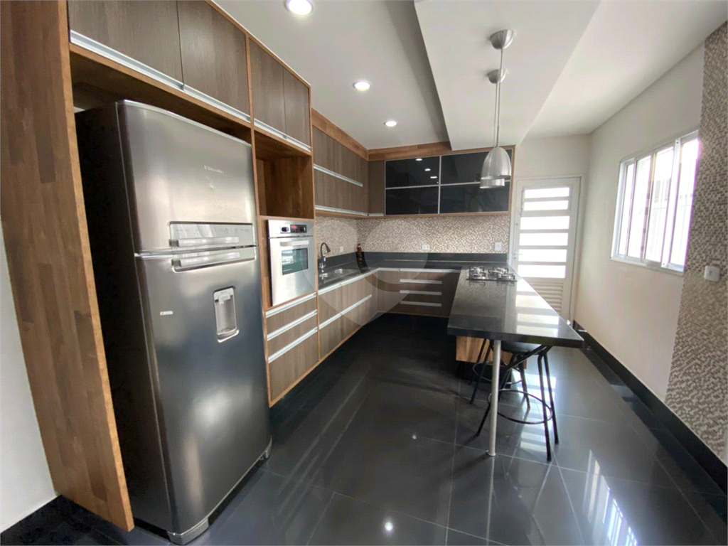 Casa com 3 suítes e piscina à venda