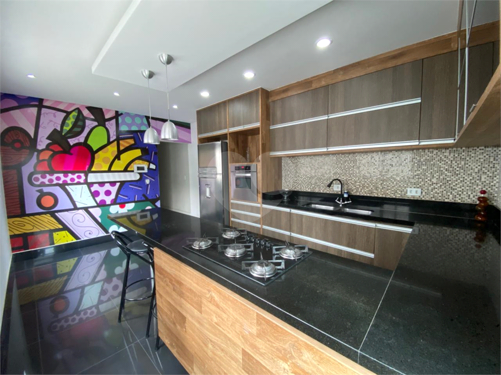 Casa com 3 suítes e piscina à venda