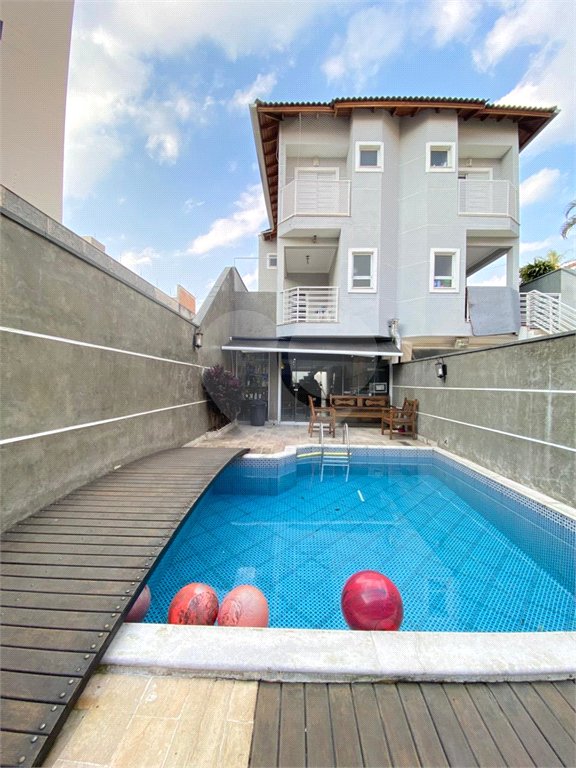 Casa com 3 suítes e piscina à venda